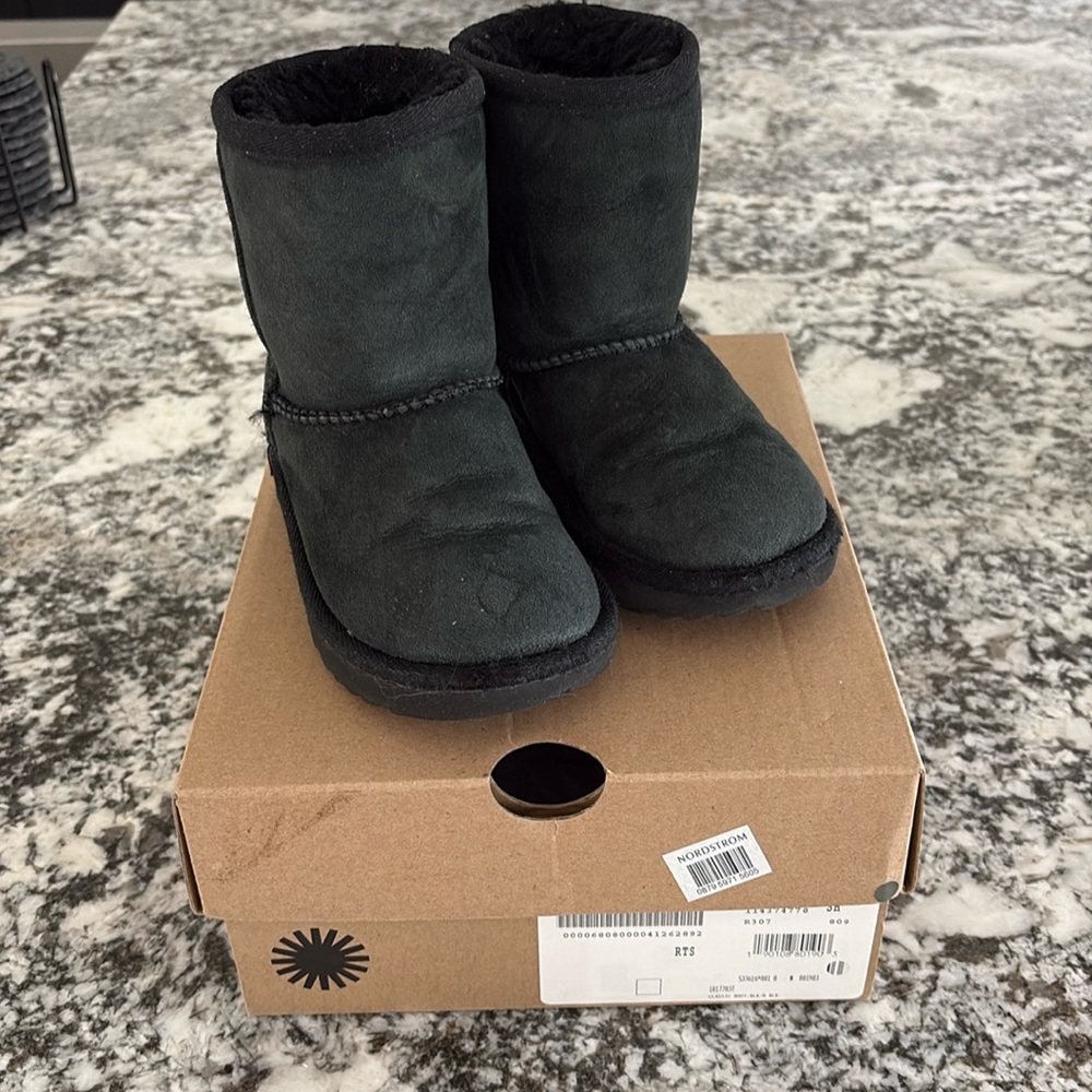 Uggs classic tall black sz 8
